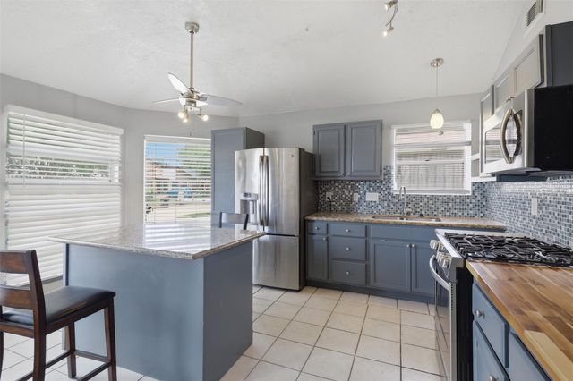 3831 Derbyhall Drive, Houston, TX 77066