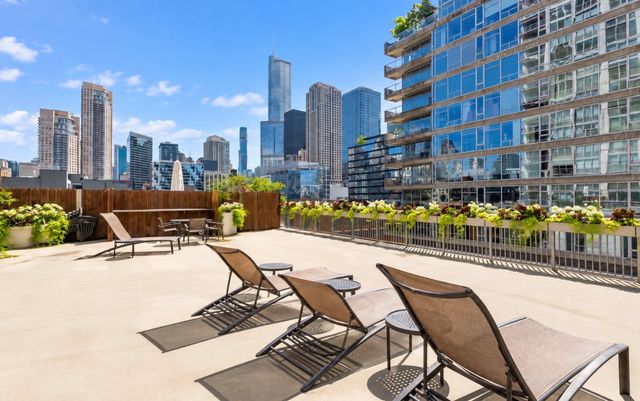 200 W GRAND Avenue 1506, Chicago, IL 60610