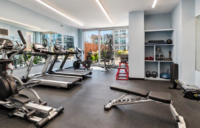 200 W GRAND Avenue 1506, Chicago, IL 60610