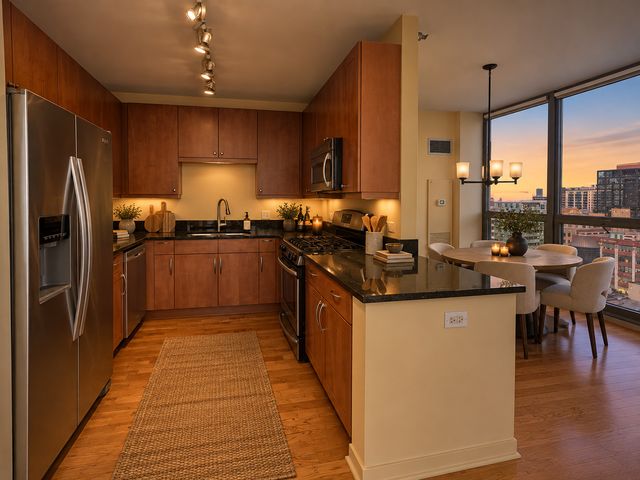 200 W GRAND Avenue 1506, Chicago, IL 60610