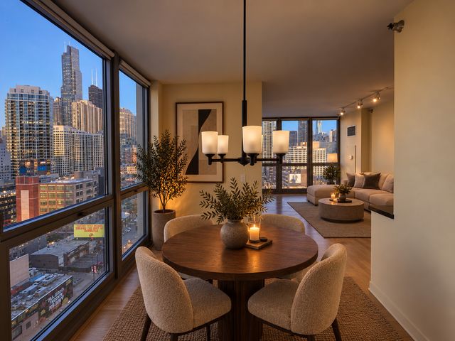 200 W GRAND Avenue 1506, Chicago, IL 60610
