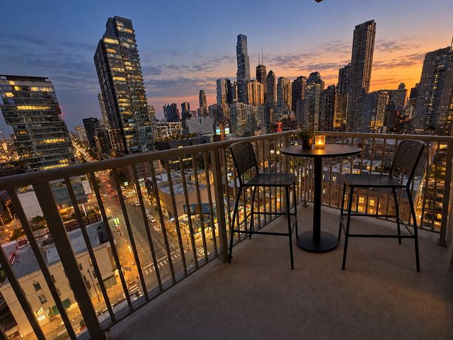 200 W GRAND Avenue 1506, Chicago, IL 60610