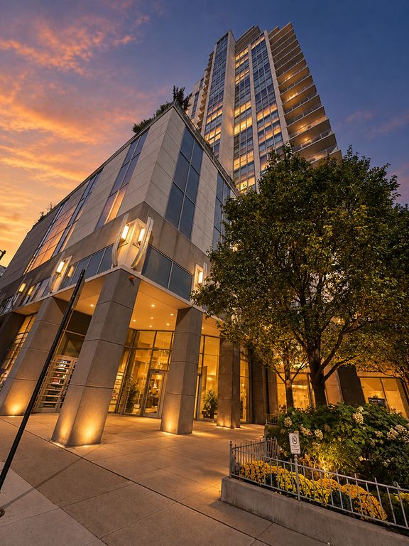 200 W GRAND Avenue 1506, Chicago, IL 60610