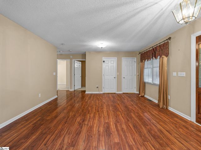 353 Round Ridge Road, Spartanburg, SC 29302