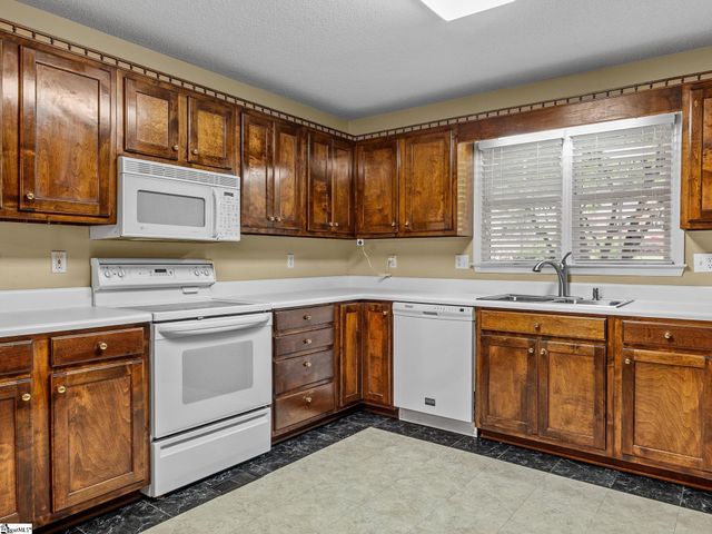 353 Round Ridge Road, Spartanburg, SC 29302