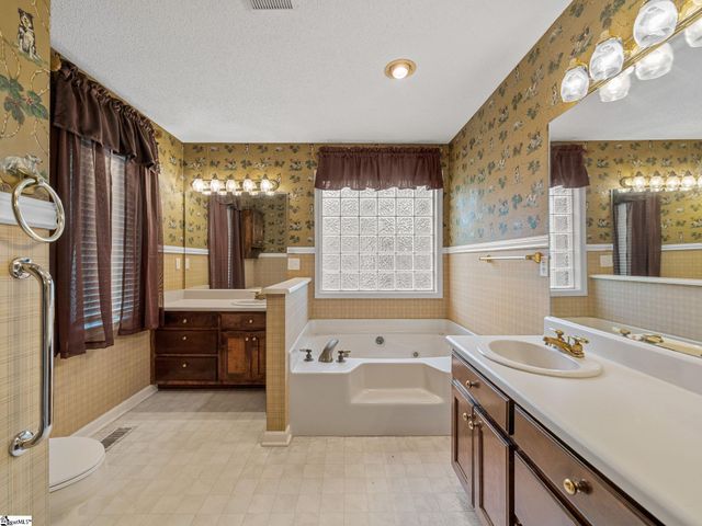 353 Round Ridge Road, Spartanburg, SC 29302