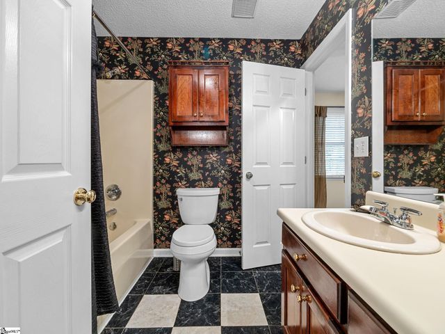 353 Round Ridge Road, Spartanburg, SC 29302