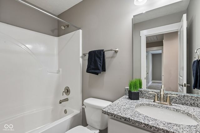 8294 Summit Peak Avenue, Fishers, IN 46038