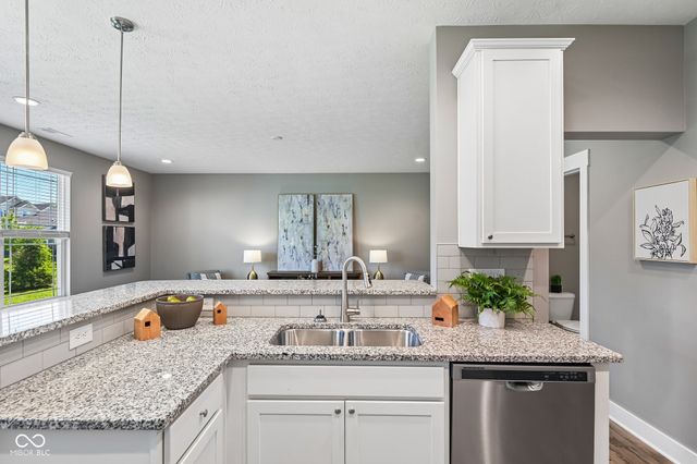 8294 Summit Peak Avenue, Fishers, IN 46038