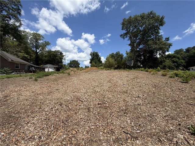 411 E South 2nd Street, Seneca, SC 29678