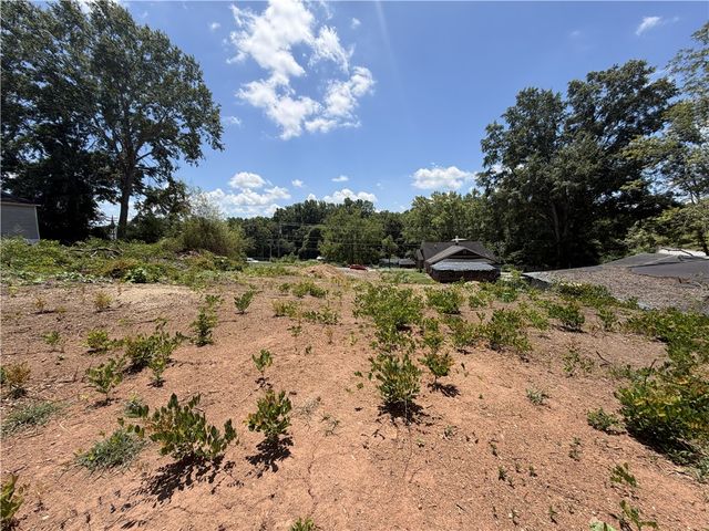411 E South 2nd Street, Seneca, SC 29678