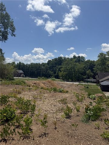411 E South 2nd Street, Seneca, SC 29678