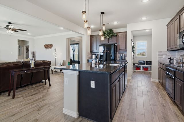 6343 Rustic Edge Street, Godley, TX 76044