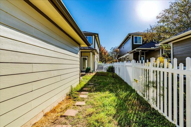 512 Lookout Tree LN, Round Rock, TX 78664