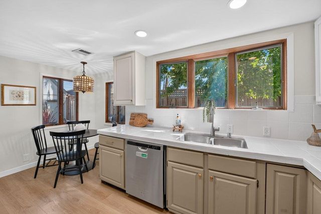 434 Morrissey Boulevard, Santa Cruz, CA 95062