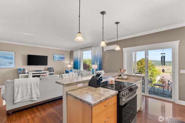 1480 Pacific Avenue, Raymond, WA 98577