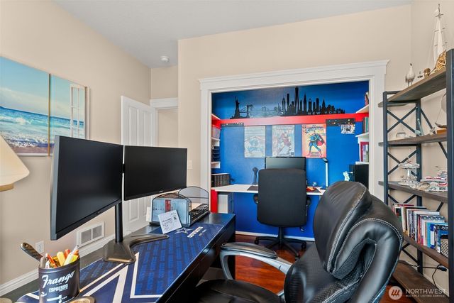 1480 Pacific Avenue, Raymond, WA 98577