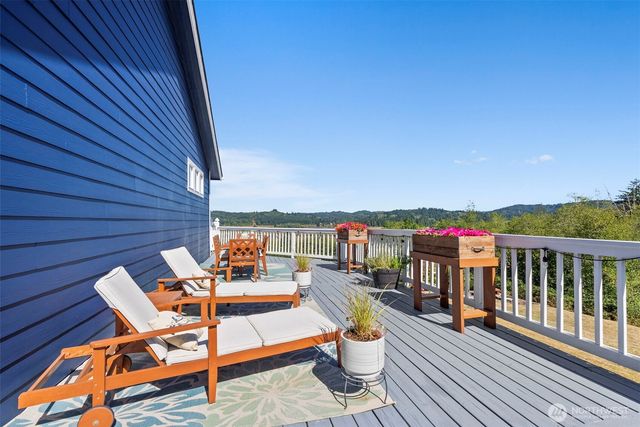 1480 Pacific Avenue, Raymond, WA 98577