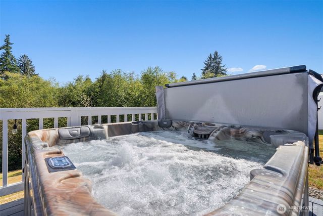 1480 Pacific Avenue, Raymond, WA 98577