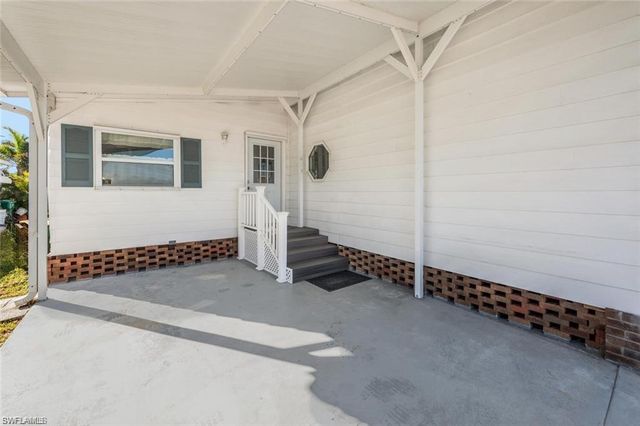 89 Pacific WAY # 89, Naples, FL 34104