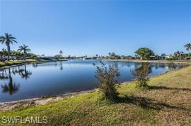 89 Pacific WAY # 89, Naples, FL 34104