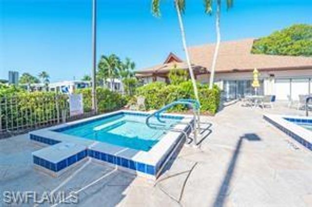 89 Pacific WAY # 89, Naples, FL 34104