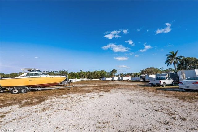 89 Pacific WAY # 89, Naples, FL 34104