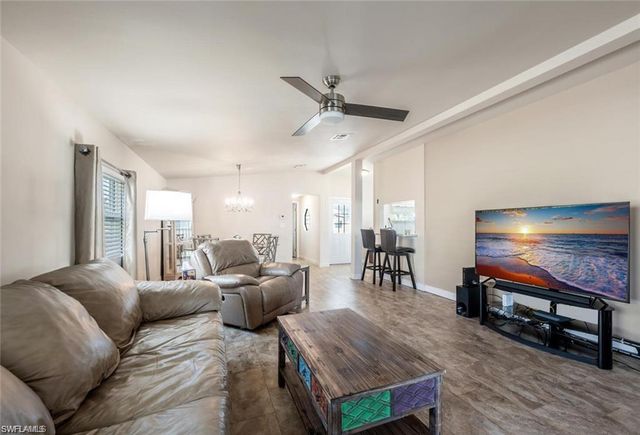 89 Pacific WAY # 89, Naples, FL 34104