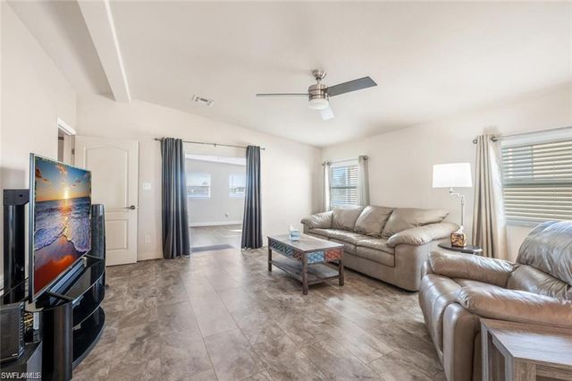 89 Pacific WAY # 89, Naples, FL 34104