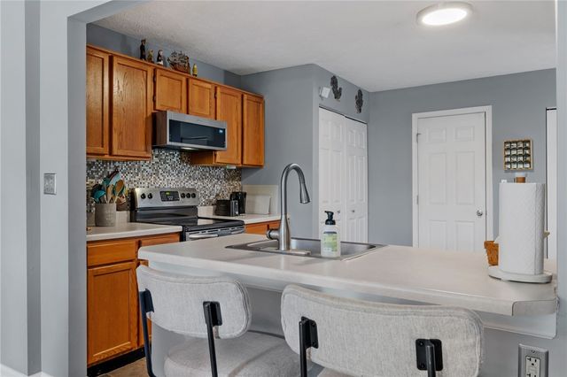 1427 Yorktown Dr, Cecil, PA 15055