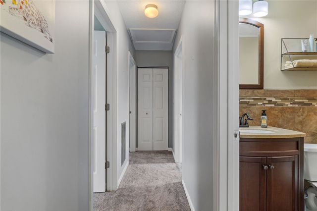 1427 Yorktown Dr, Cecil, PA 15055