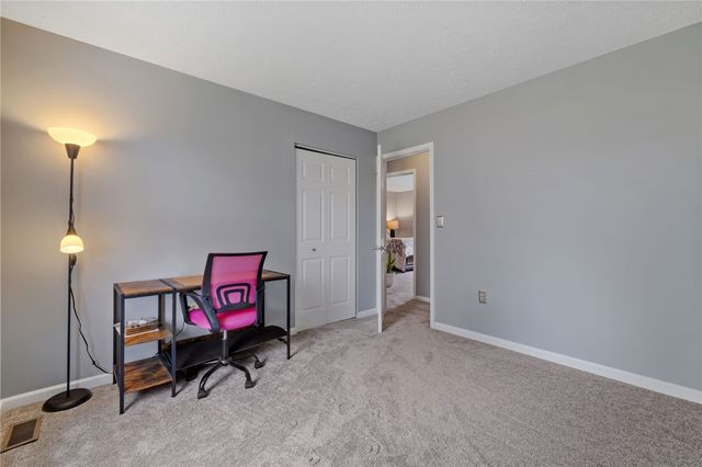 1427 Yorktown Dr, Cecil, PA 15055