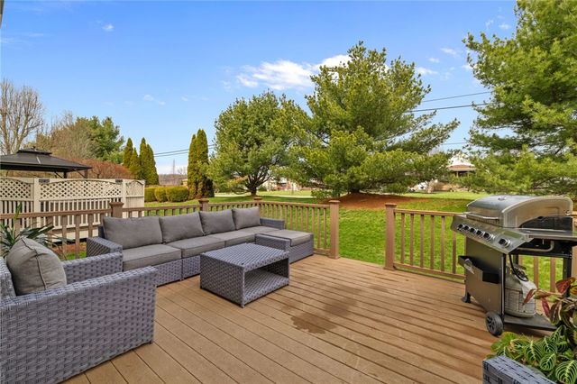 1427 Yorktown Dr, Cecil, PA 15055