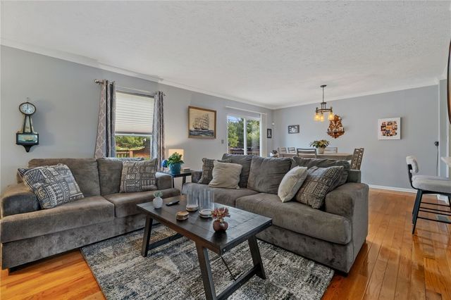 1427 Yorktown Dr, Cecil, PA 15055