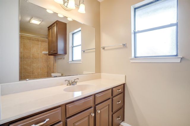 4860 Ledgestone Court, Fort Worth, TX 76132