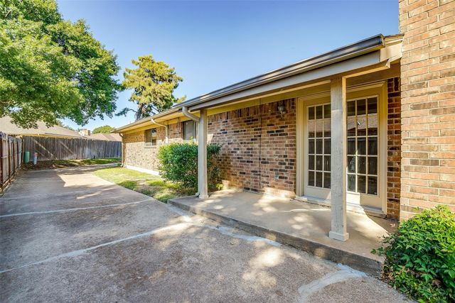 4860 Ledgestone Court, Fort Worth, TX 76132