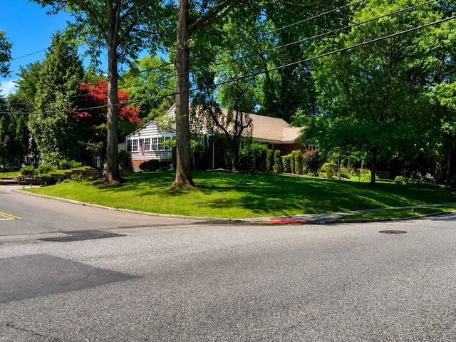 72 FOSTER RD, Tenafly, NJ 07670
