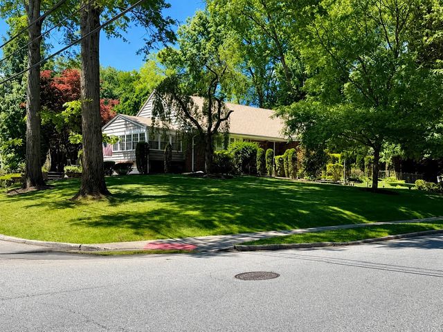 72 FOSTER RD, Tenafly, NJ 07670