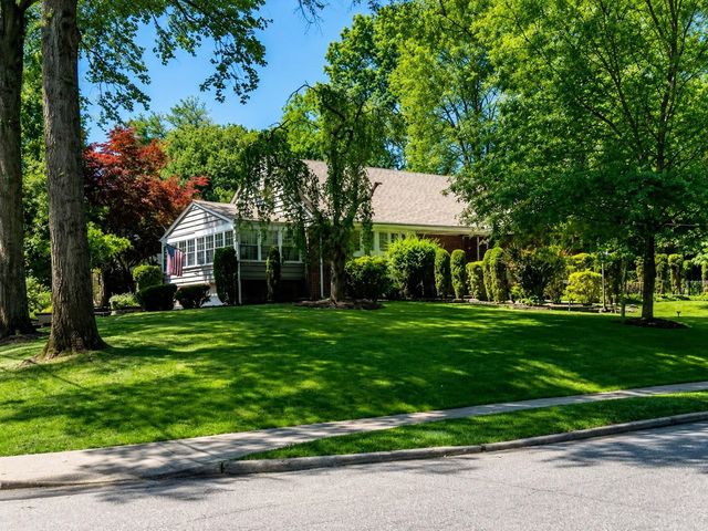 72 FOSTER RD, Tenafly, NJ 07670
