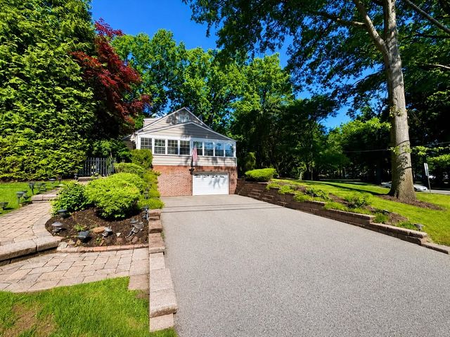 72 FOSTER RD, Tenafly, NJ 07670