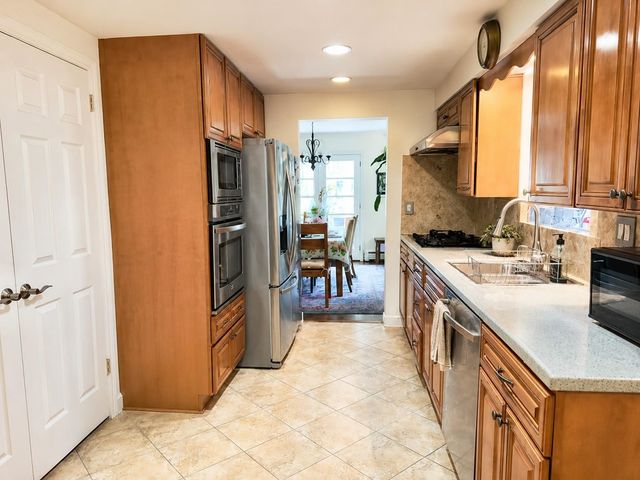 72 FOSTER RD, Tenafly, NJ 07670