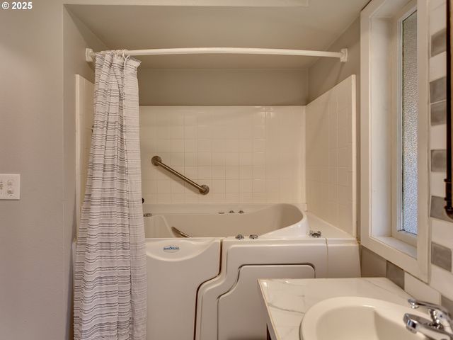 1915 Ne 148TH Ave, Portland, OR 97230