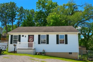 2610 Plantation RD, Roanoke, VA 24012