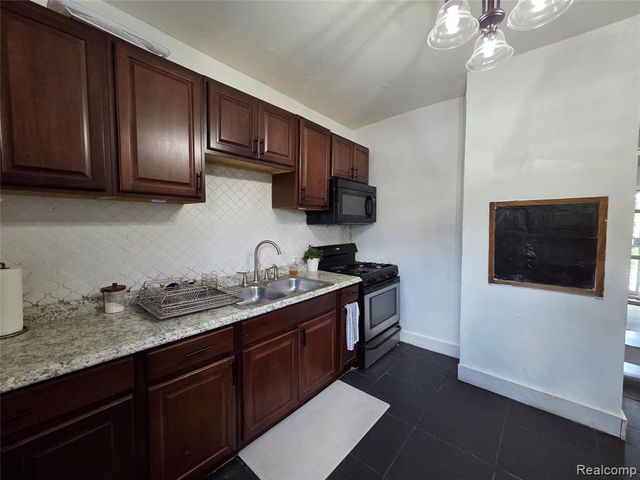 202 Connecticut Street, Highland Park, MI 48203