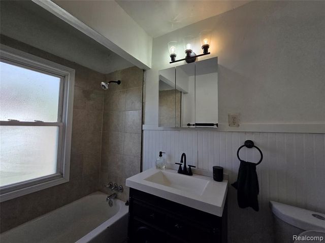 202 Connecticut Street, Highland Park, MI 48203