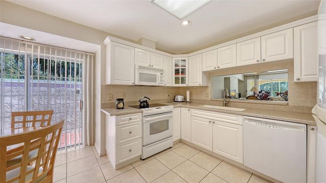 5521 CHANTECLAIRE 21, Sarasota, FL 34235