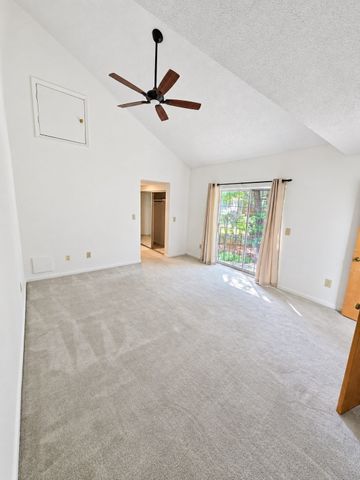54 Voyagers Ln 54, Ashland, MA 01721