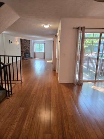 54 Voyagers Ln 54, Ashland, MA 01721