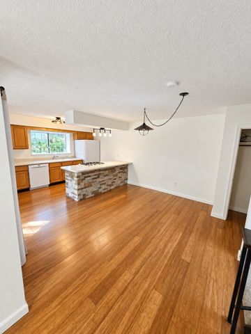 54 Voyagers Ln 54, Ashland, MA 01721