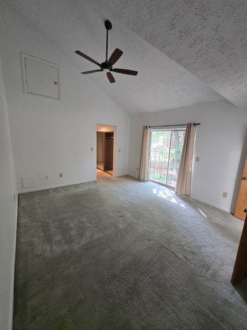 54 Voyagers Ln 54, Ashland, MA 01721